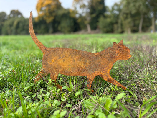 Lopende poes tuinsteker van cortenstaal