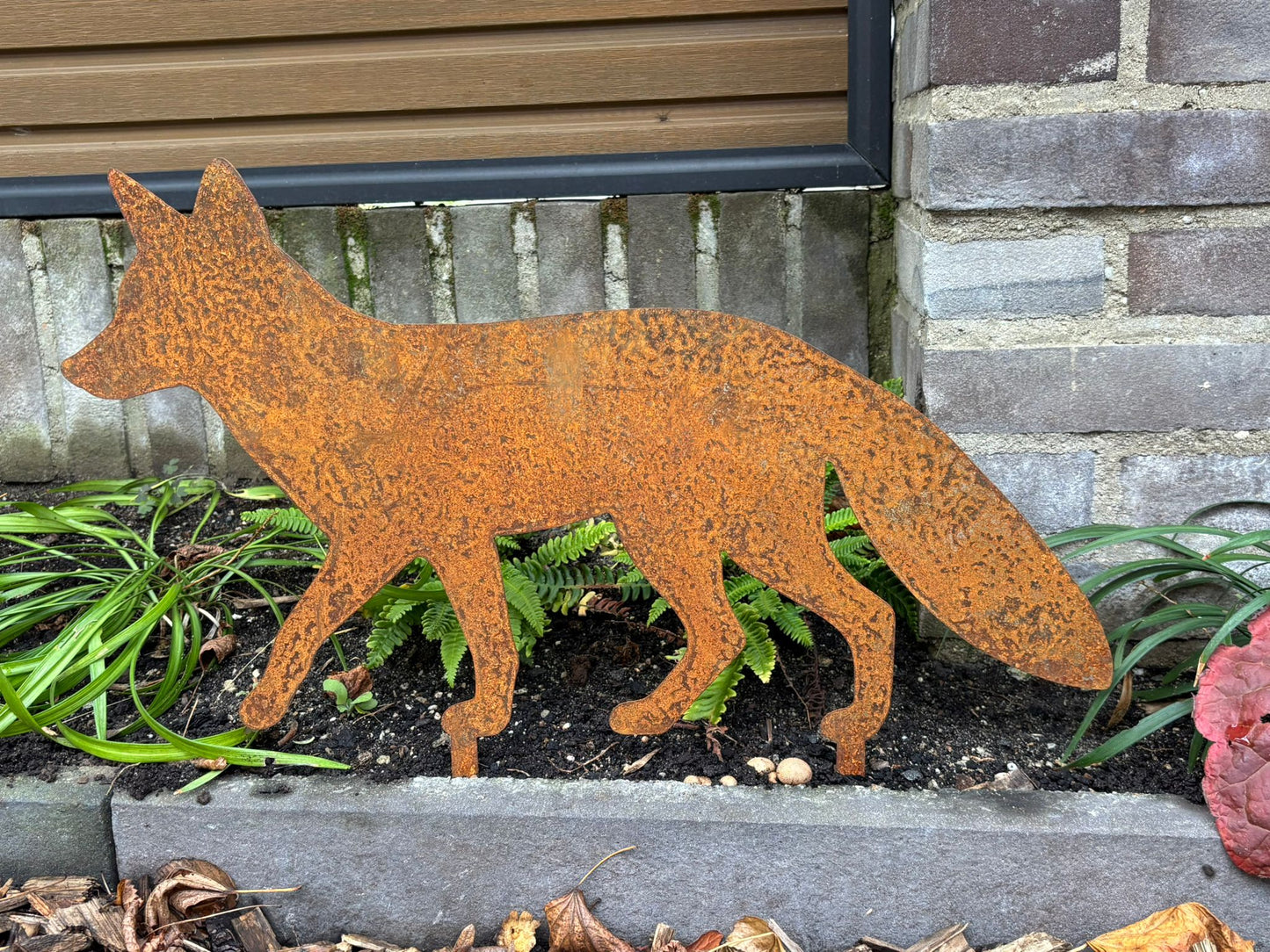 Vos tuinsteker van cortenstaal – tuin decoratie