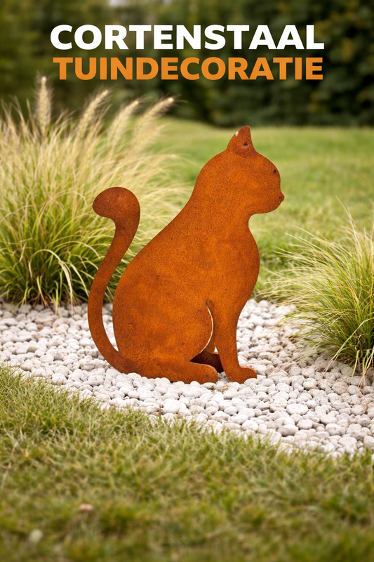 roestig zittend poes tuindecoratie